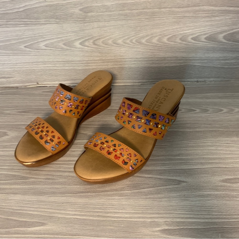 Tuscany by Easy Street Made in Italy tan sandals wedge 6W